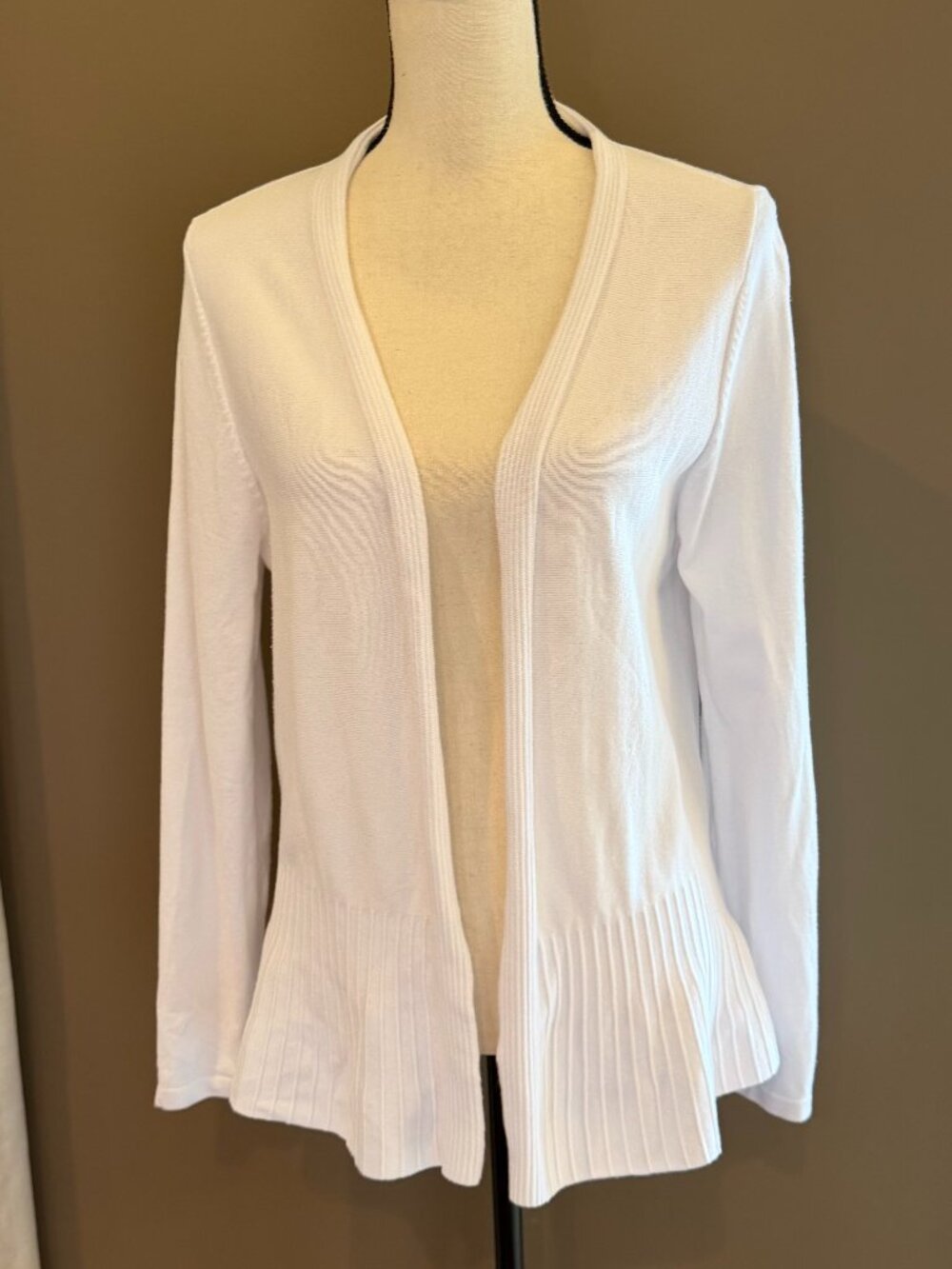 Cute White Casual Open Cardigan Peplum Knit with ribbed detail, Size Large